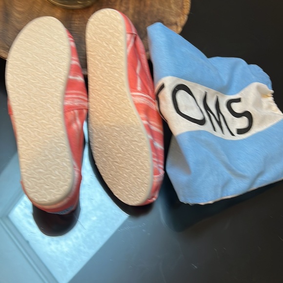 NWT Toms 8.5 - Picture 5 of 5